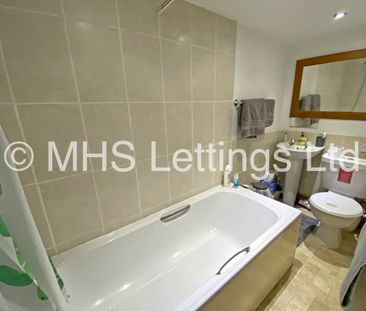 3 Bedroom Mid Terraced House for rent in Autumn Street - Photo 3
