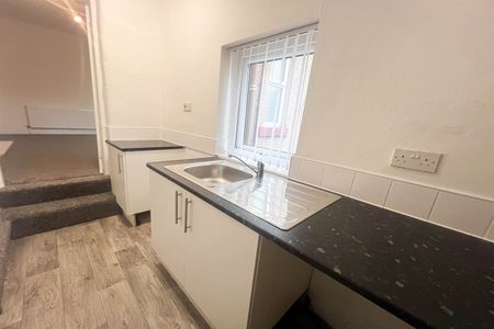 2 bed flat to rent in Talbot Road, South Shields, NE34 - Photo 4