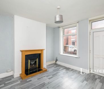 3 bedroom mid-terrace to rent Oversetts Road, Newhall - Photo 3