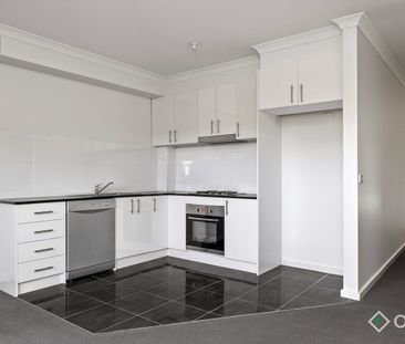 Stylish One-Bedroom Apartment with Leafy Outlook - Photo 2