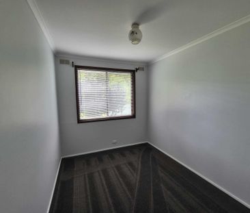 9 Robert Crescent - Photo 5