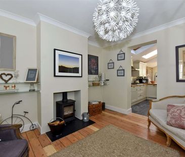 An immaculate family home with beautiful rear kitchen extension in ... - Photo 5