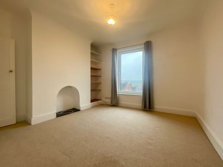 3 bedroom Mid Terraced House to let - Photo 5