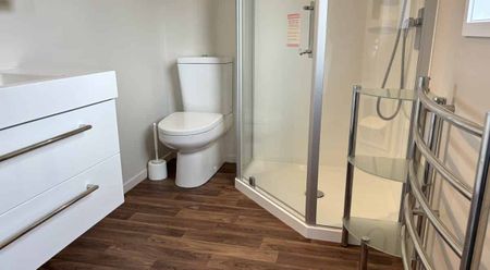 Lovely 3-Bedroom Apartment with Stunning Views in Sunnynook - Photo 2