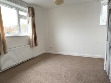 4 bedroom detached house to rent - Photo 4