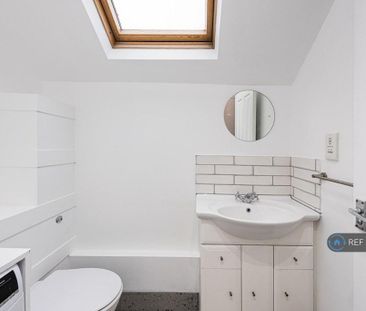 3 bedroom flat to rent - Photo 2