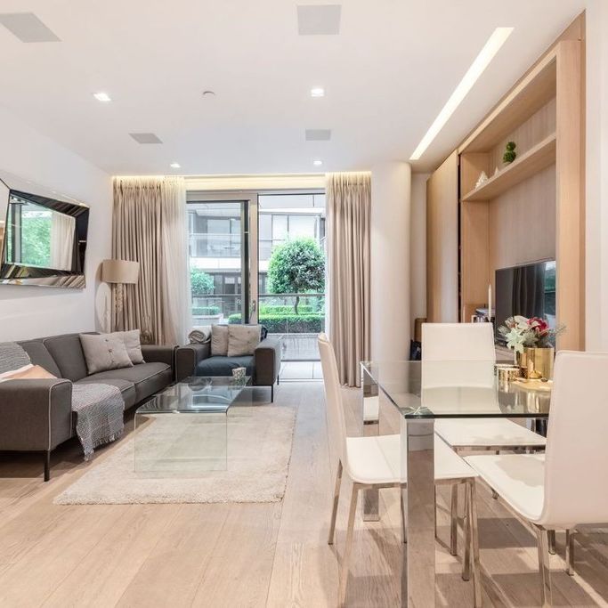 Tudor House, Duchess Walk, London - Photo 1