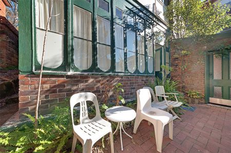 CONVENIENT FURNISHED ROOM - Photo 2