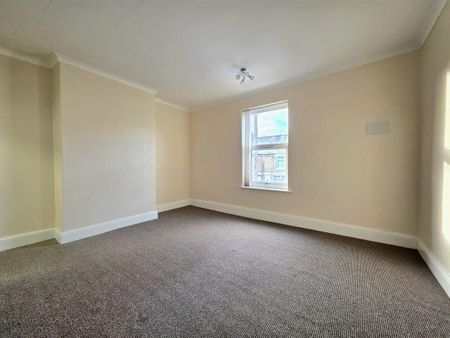 3 bedroom end of terrace house to rent - Photo 4