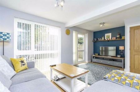 3 Bed Terraced House, Concorde Drive, BS10 - Photo 3