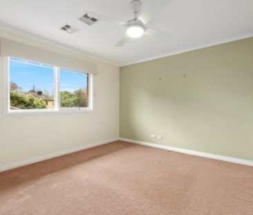 Brilliant Townhouse Well Positioned Opposite Wattle Park - Photo 5