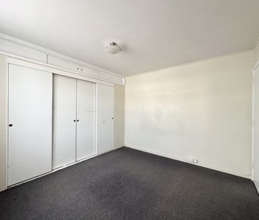 2-Bedroom Flat in Upper Hutt - Photo 2