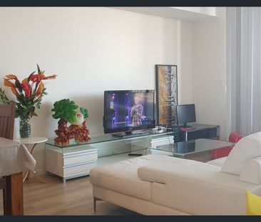 Stylish 2-Bedroom Apartment with City Views in Homebush - Photo 1