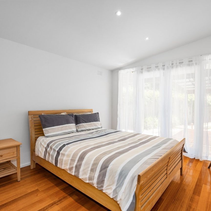 Coastal Charm Just Minutes from the Heart of Town - Fully Furnished - Photo 1