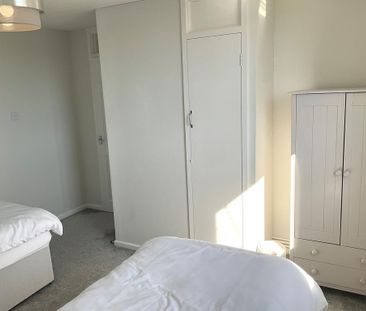 3 bedroom terraced house to rent - Photo 6