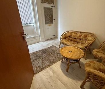 3 bedroom flat to rent - Photo 1
