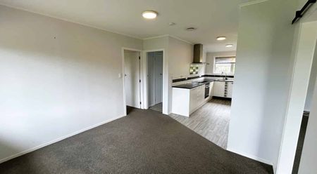 3 BEDROOM - TE AWAMUTU - Photo 2