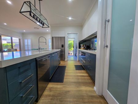 Modern Elegance Meets Comfort - Photo 4