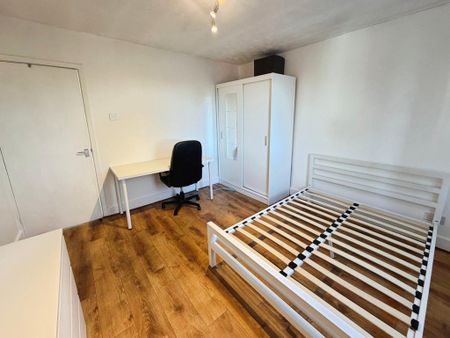 3 bedroom terraced house to rent - Photo 5