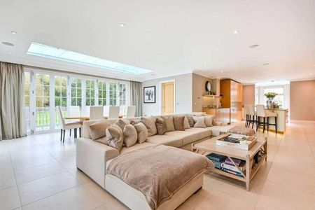 Fairbourne Manor, Chobham, GU24 - Photo 3