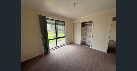 Tranquil 3 bedroom home - Photo 5