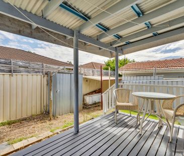 Stylish & Private Granny Flat with Separate Street Access- Walk to ... - Photo 3
