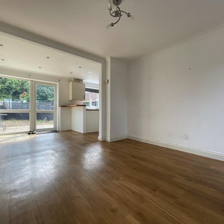 Belsize Road - Photo 1