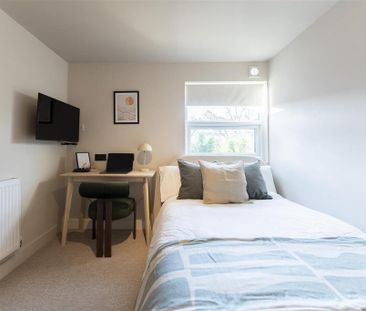 1 bedroom in a house share to rent - Photo 2