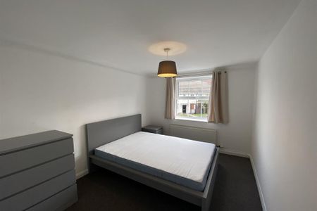 1 bedroom in a house share to rent - Photo 2