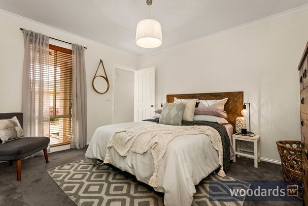 Professional Style, Edge-of-it-all Lifestyle - Photo 1