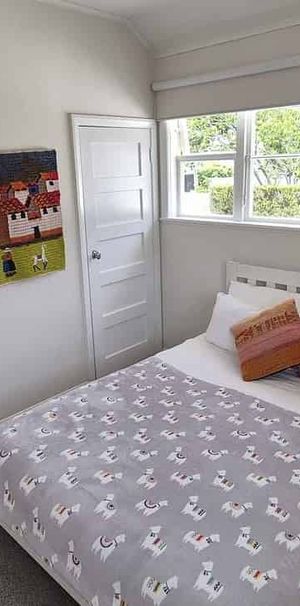 Sunny 2.5 bedroom with office & garage - Photo 1