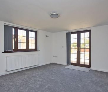 3 bedroom detached house to rent - Photo 2