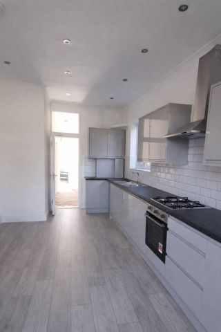 4 Bed Semi-Detached House, Colchester Road, E10 - Photo 5