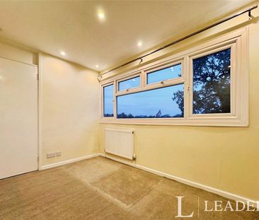 3 bedroom property to rent Spencers Croft, Harlow, CM18 - Photo 2