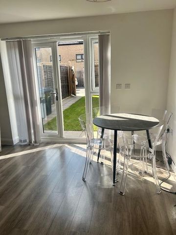 4 bedroom terraced house to rent - Photo 4