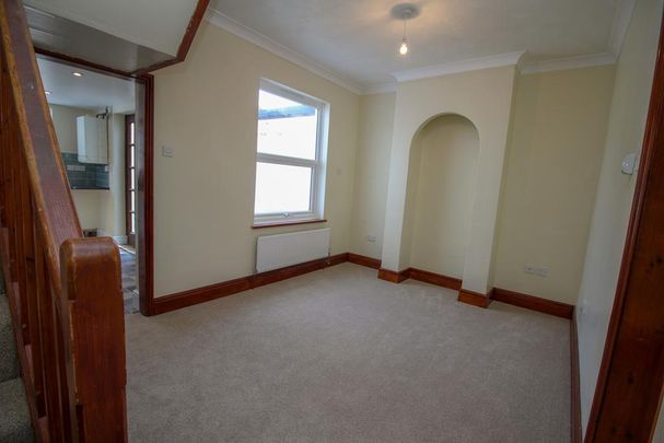 2 bedroom end of terrace house to rent - Photo 1