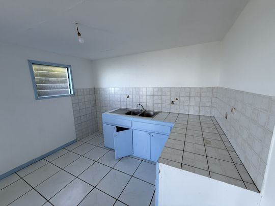 Location Maison 3 pièces 70m² ST PAUL 97423 - Photo 1