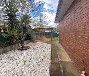 Convenient located! - Photo 6