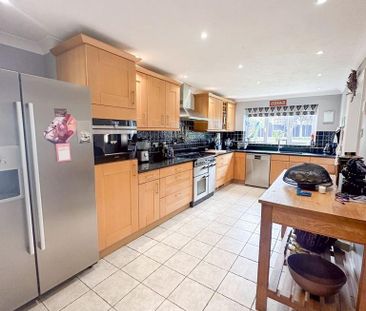 5 bedroom detached house to rent - Photo 3