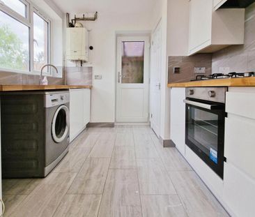 3 bedroom semi-detached house to rent - Photo 4