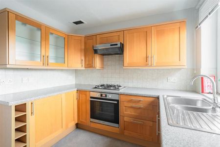 3 bedroom apartment to rent - Photo 4