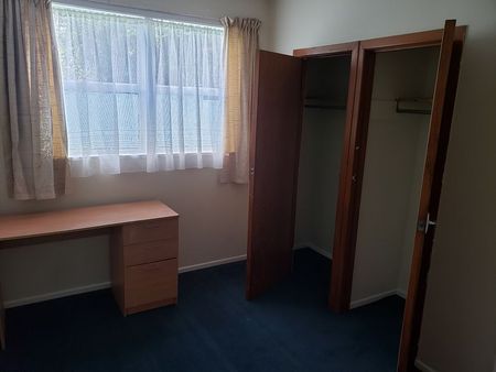 Tidy 2 Bedroom apartment close to city centre - Photo 2