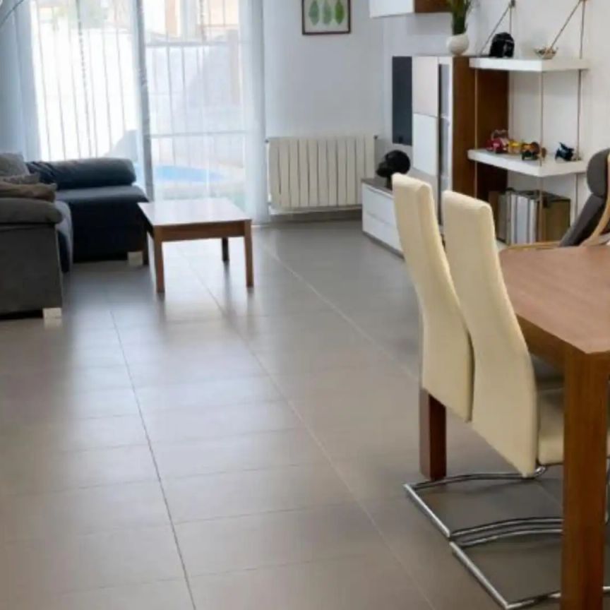 Casa o chalet de alquiler en Carrer de la Serra del Teix, 6, La Conarda - Photo 1