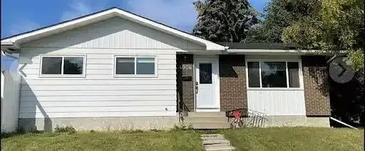 Main Floor Available – Beautifully Renovated Dalhousie Home with 3 BDRs/1.5 BTR | Calgary - Photo 1