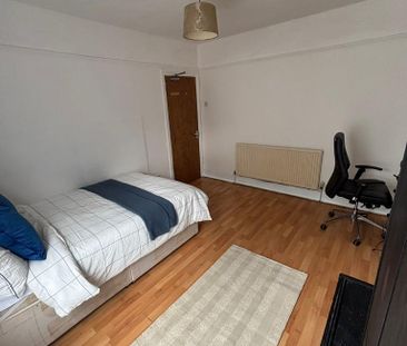 1 bedroom in a house share to rent - Photo 3