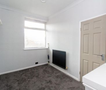 2 bedroom end of terrace house to rent - Photo 3