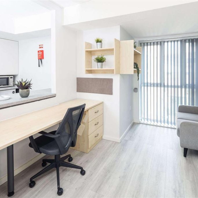 1 bedroom in a flat share to rent - Photo 1