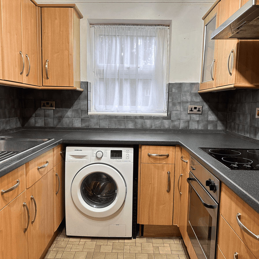 Manford Way, Chigwell, IG7 - Photo 1