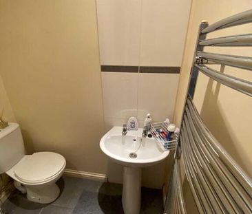 Apt 2 4, Templemore Avenue, Albertbridge, Belfast, BT5 4FT - Photo 5