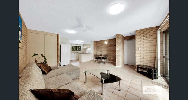 LOW MAINTENANCE 2 BEDROOM UNIT WITH PRIVATE BALCONY BOASTING OCEAN VIEWS - Photo 1